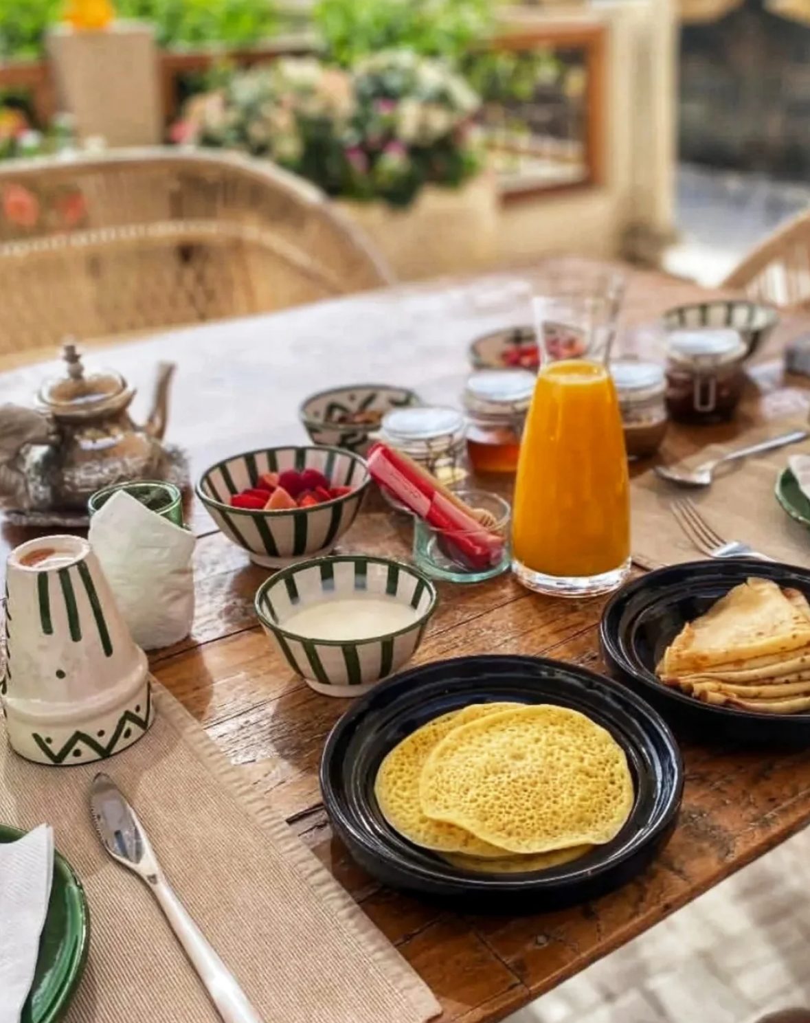 Petit Déjeuner sous la Pergola
